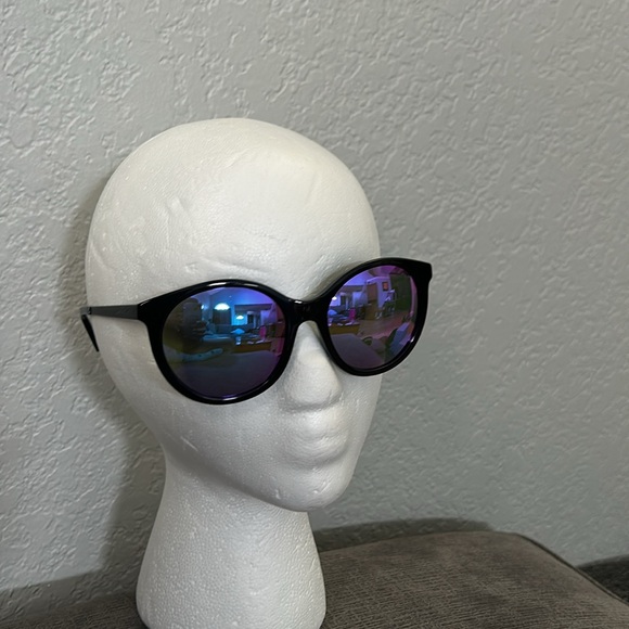 Michael Kors ISLAND TROPICS MK2034 Sunglasses 32034X-55 - Black Frame, Fuschia - Picture 6 of 6